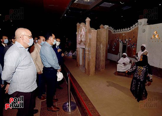رئيس الوزراء يتجول بمتحف النوبة ويطمئن على الالتزام بالإجراءات الاحترازية‎ تصوير سليمان العطيفى (18)