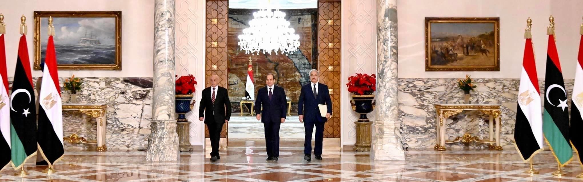 الرئيس السيسي يتوسط عقيلة صالح وقائد الجيش الليبي خليفة حفتر