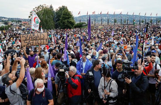 مسيرة حاشدة فى المجر تطالب بحرية الإعلام