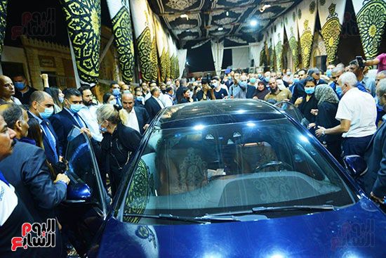 انهار الاسرة اثناء صلاة الجنازة (8) انهار الاسرة اثناء صلاة الجنازة (8)