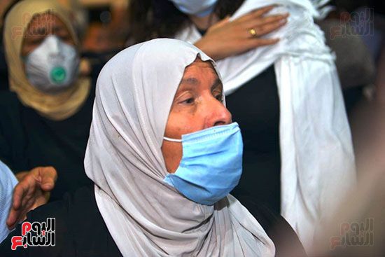 انهار الاسرة اثناء صلاة الجنازة (2) انهار الاسرة اثناء صلاة الجنازة (2)