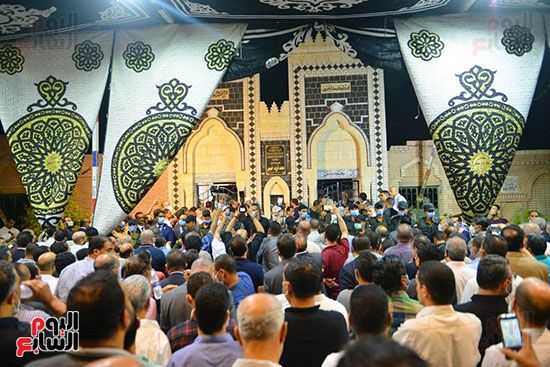 انهار الاسرة اثناء صلاة الجنازة (16) انهار الاسرة اثناء صلاة الجنازة (16)
