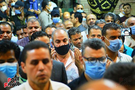 انهار الاسرة اثناء صلاة الجنازة (14) انهار الاسرة اثناء صلاة الجنازة (14)