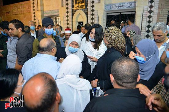 انهار الاسرة اثناء صلاة الجنازة (3) انهار الاسرة اثناء صلاة الجنازة (3)