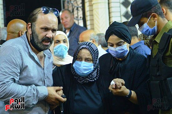 انهار الاسرة اثناء صلاة الجنازة (6) انهار الاسرة اثناء صلاة الجنازة (6)