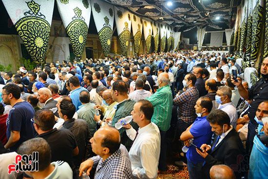 انهار الاسرة اثناء صلاة الجنازة (17) انهار الاسرة اثناء صلاة الجنازة (17)
