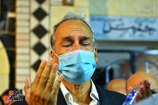 انهار الاسرة اثناء صلاة الجنازة (13) انهار الاسرة اثناء صلاة الجنازة (13)