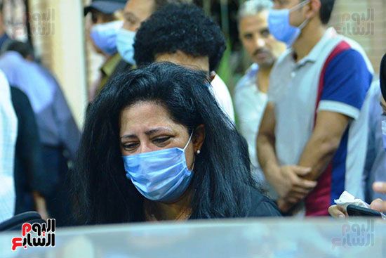 انهار الاسرة اثناء صلاة الجنازة (5) انهار الاسرة اثناء صلاة الجنازة (5)