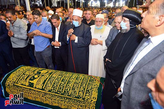 الانبا ارميا يشارك فى الصلاة على المغفور له الانبا ارميا يشارك فى الصلاة على المغفور له