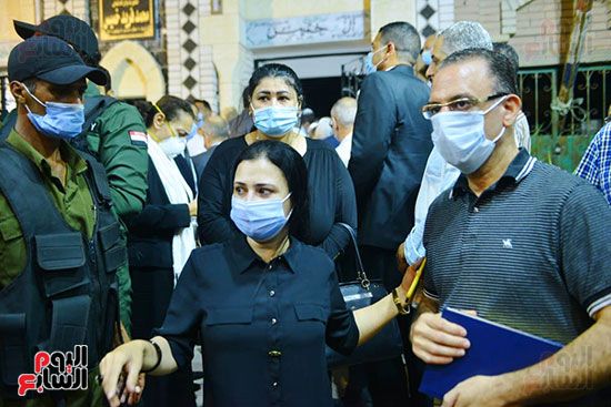 انهار الاسرة اثناء صلاة الجنازة (1) انهار الاسرة اثناء صلاة الجنازة (1)