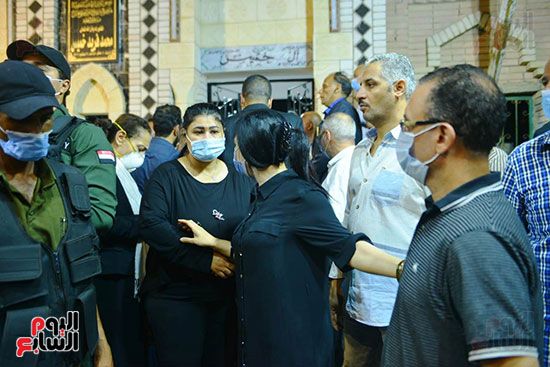 انهار الاسرة اثناء صلاة الجنازة (12) انهار الاسرة اثناء صلاة الجنازة (12)