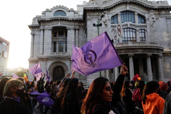 2020-11-02T234945Z_109580938_RC2BVJ9KLTIS_RTRMADP_3_MEXICO-DAYOFTHEDEAD-WOMEN-PROTEST