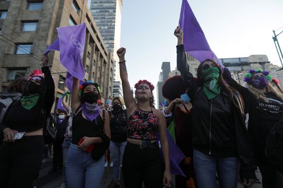 2020-11-03T000233Z_768064427_RC2CVJ9OOC8V_RTRMADP_3_MEXICO-DAYOFTHEDEAD-WOMEN-PROTEST