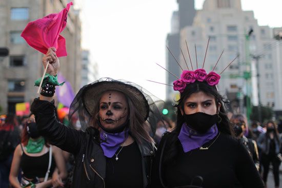 2020-11-03T012329Z_773295005_RC2BVJ999EX3_RTRMADP_3_MEXICO-DAYOFTHEDEAD-WOMEN-PROTEST