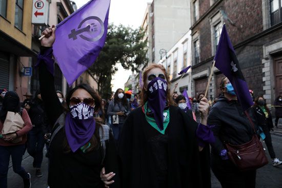 2020-11-03T002823Z_1469673377_RC2CVJ99SACV_RTRMADP_3_MEXICO-DAYOFTHEDEAD-WOMEN-PROTEST