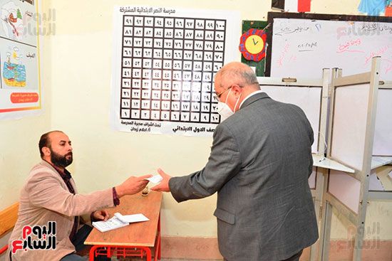 إقبال كثيف من الناخبين بجولة الإعادة بانتخابات النواب بالإسكندرية (3)
