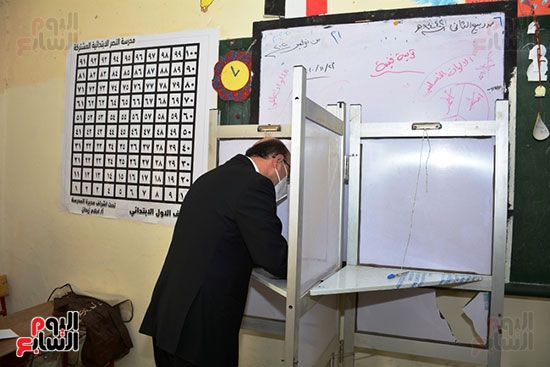 إقبال كثيف من الناخبين بجولة الإعادة بانتخابات النواب بالإسكندرية (10)