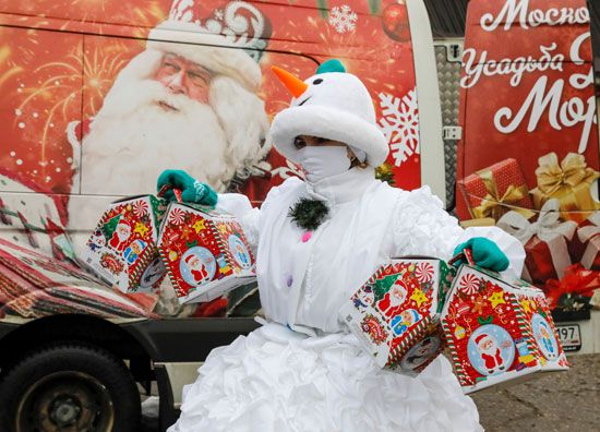 2020-11-28T152402Z_1053925965_RC2FCK9QPUEH_RTRMADP_3_HEALTH-CORONAVIRUS-RUSSIA-CHRISTMAS 2020-11-28T152402Z_1053925965_RC2FCK9QPUEH_RTRMADP_3_HEALTH-CORONAVIRUS-RUSSIA-CHRISTMAS