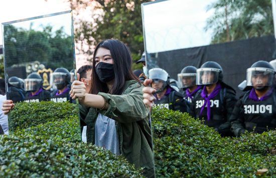 2020-11-29T114508Z_1094815470_RC2ZCK9VR66J_RTRMADP_3_THAILAND-PROTESTS 2020-11-29T114508Z_1094815470_RC2ZCK9VR66J_RTRMADP_3_THAILAND-PROTESTS