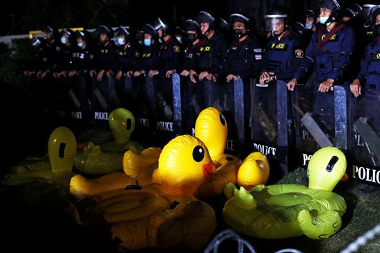 2020-11-29T122056Z_1861833340_RC20DK9Y6XWU_RTRMADP_3_THAILAND-PROTESTS 2020-11-29T122056Z_1861833340_RC20DK9Y6XWU_RTRMADP_3_THAILAND-PROTESTS