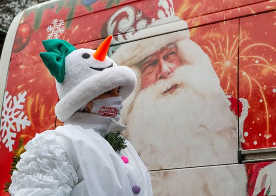 2020-11-28T152412Z_1096234273_RC2FCK9FKP11_RTRMADP_3_HEALTH-CORONAVIRUS-RUSSIA-CHRISTMAS 2020-11-28T152412Z_1096234273_RC2FCK9FKP11_RTRMADP_3_HEALTH-CORONAVIRUS-RUSSIA-CHRISTMAS