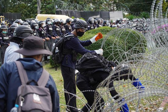 2020-11-29T095043Z_149345931_RC2XCK9FE1DD_RTRMADP_3_THAILAND-PROTESTS 2020-11-29T095043Z_149345931_RC2XCK9FE1DD_RTRMADP_3_THAILAND-PROTESTS