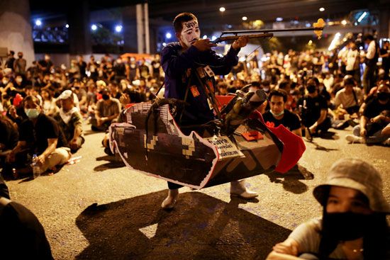 2020-11-28T143804Z_1428644761_RC2ECK9X3BI5_RTRMADP_3_THAILAND-PROTESTS 2020-11-28T143804Z_1428644761_RC2ECK9X3BI5_RTRMADP_3_THAILAND-PROTESTS