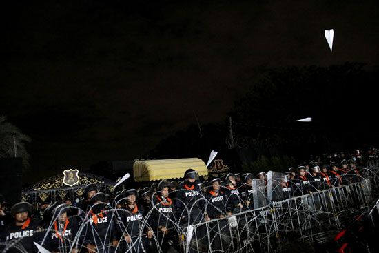 2020-11-29T141438Z_1217894935_RC22DK9BMV7U_RTRMADP_3_THAILAND-PROTESTS 2020-11-29T141438Z_1217894935_RC22DK9BMV7U_RTRMADP_3_THAILAND-PROTESTS