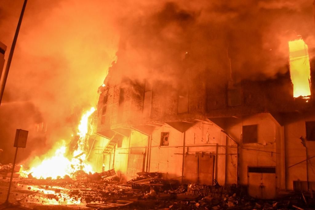 حريق ضخم بميناء الاسكندرية