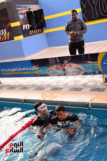 البطل الأقصرى أسامة أحمد يتدرب على السباحة للوصول لحلم العالمية (13)