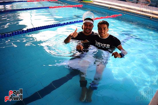البطل الأقصرى أسامة أحمد يتدرب على السباحة للوصول لحلم العالمية (11)
