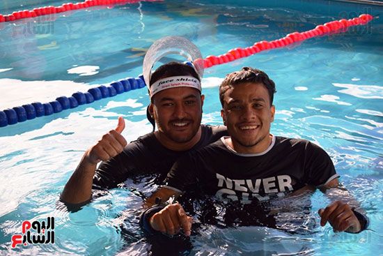 البطل الأقصرى أسامة أحمد يتدرب على السباحة للوصول لحلم العالمية (22)