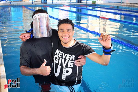 البطل الأقصرى أسامة أحمد يتدرب على السباحة للوصول لحلم العالمية (5)