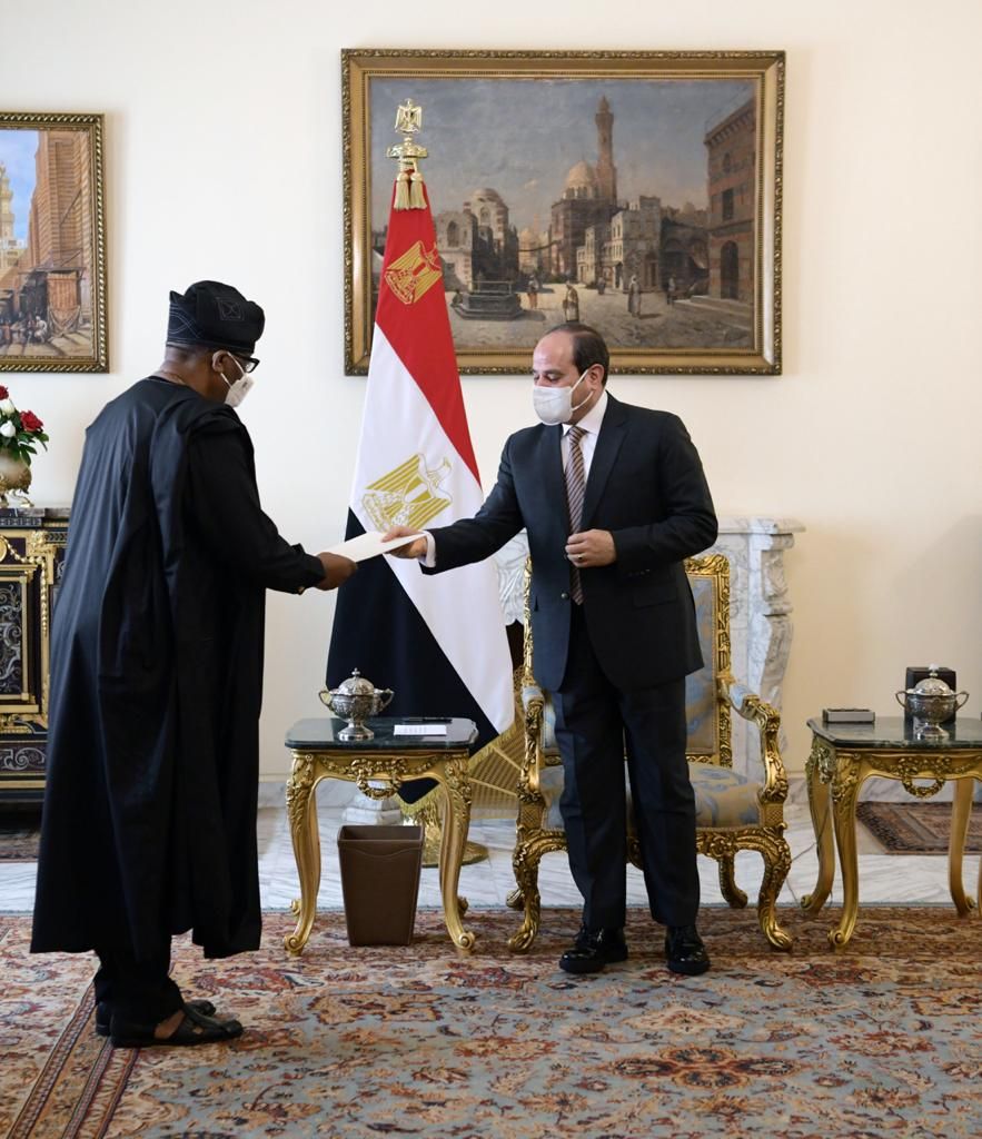 استقبل الرئيس عبد الفتاح السيسي اليوم السفير جوزيف كيشي، المبعوث الخاص لرئيس جمهورية نيجيريا (1)