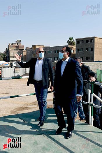 رئيس الوزراء يتابع أعمال تطوير منطقة سور مجرى العيون (10)