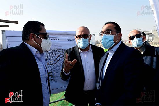 رئيس الوزراء يتابع أعمال تطوير منطقة سور مجرى العيون (15)