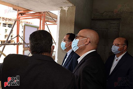 رئيس الوزراء يتفقد مشروع تطوير منطقة سور مجرى العيون (4)