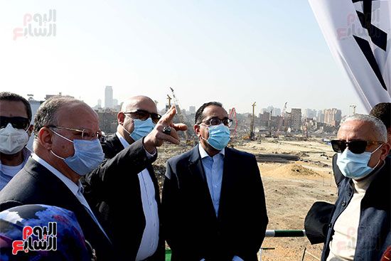 رئيس الوزراء يتفقد مشروع تطوير منطقة سور مجرى العيون (5)