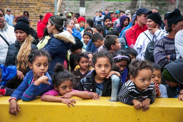 اطفال مهاجرون على الحدود الامريكية المكسيكية