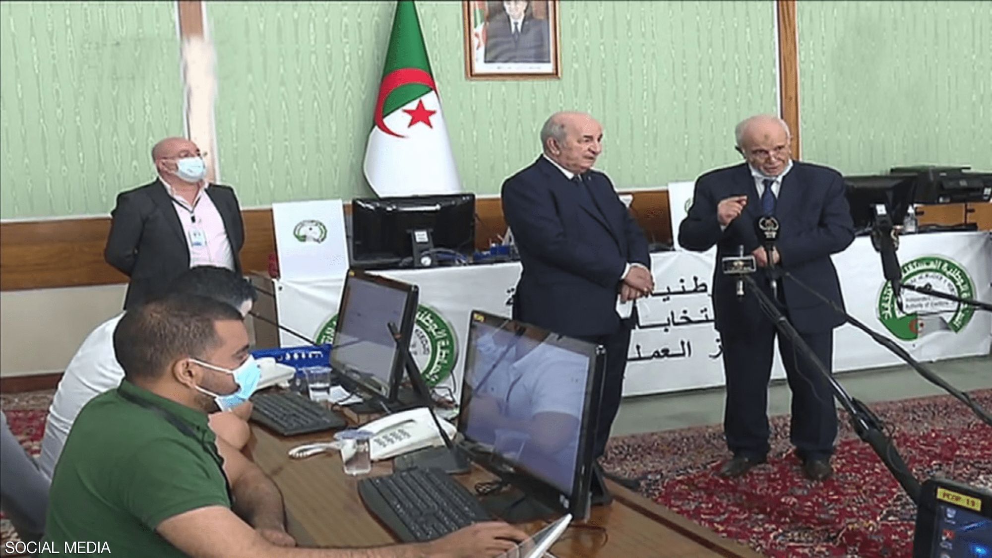 الرئيس الجزائرى يناقش الترتيب لاجراء الانتخابات البرلمانية