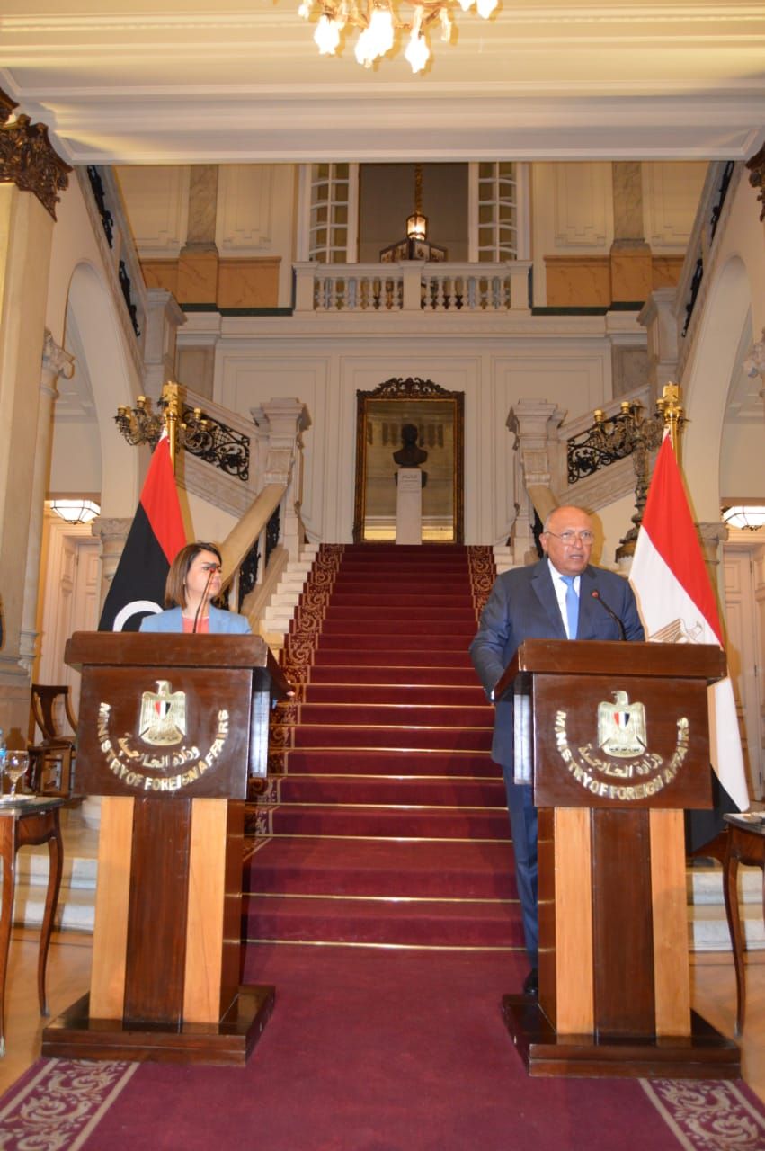 وزير الخارجية سامح شكرى يتحدث خلال مؤتمر صحفي مع وزيرة خارجية ليبيا