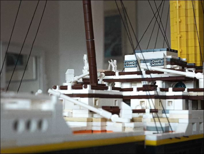 سويسرى يبنى نموذج سفينة تيتانيك بـ 25 ألف مكعب ليجو (3)