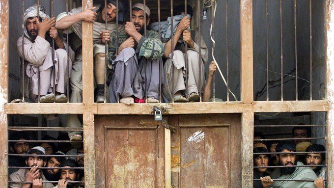 مقاتلو طالبان فى أحد السجون بعد الهزيمة