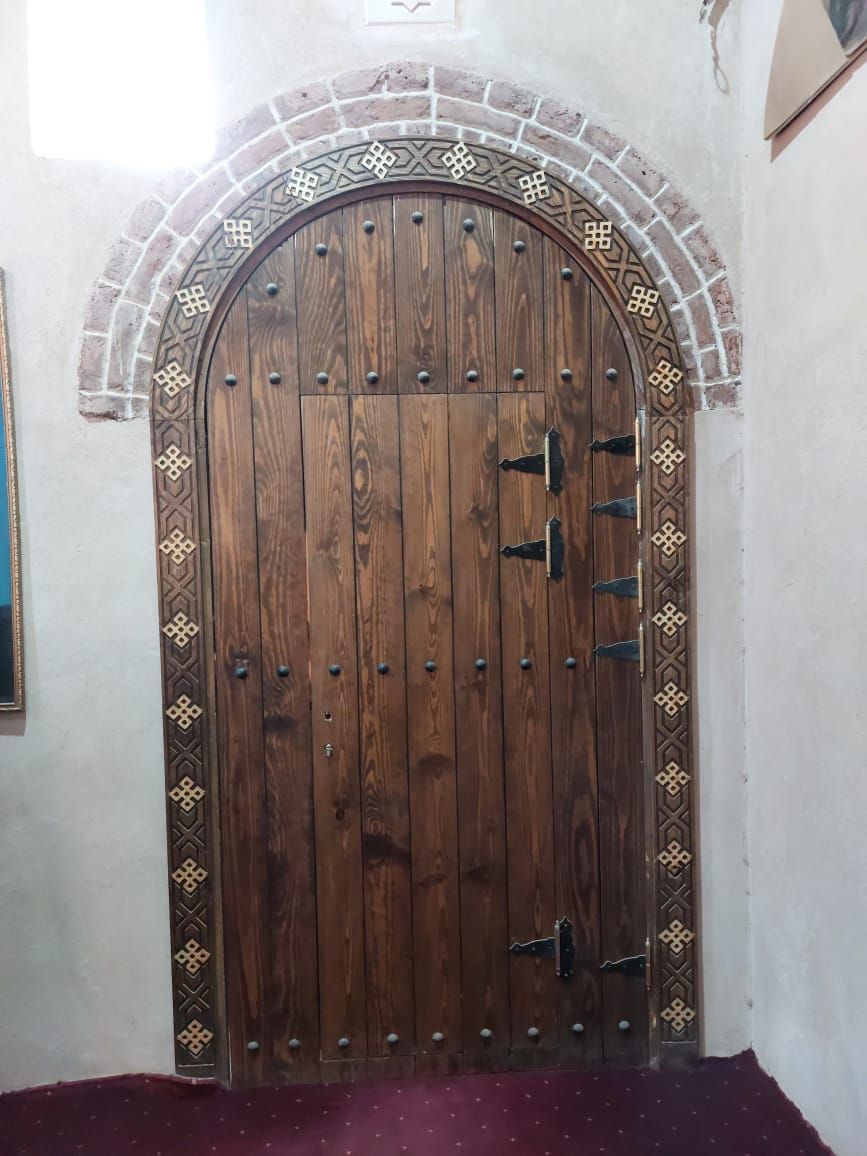 مدخل كنيسة العذراء مريم بالدير