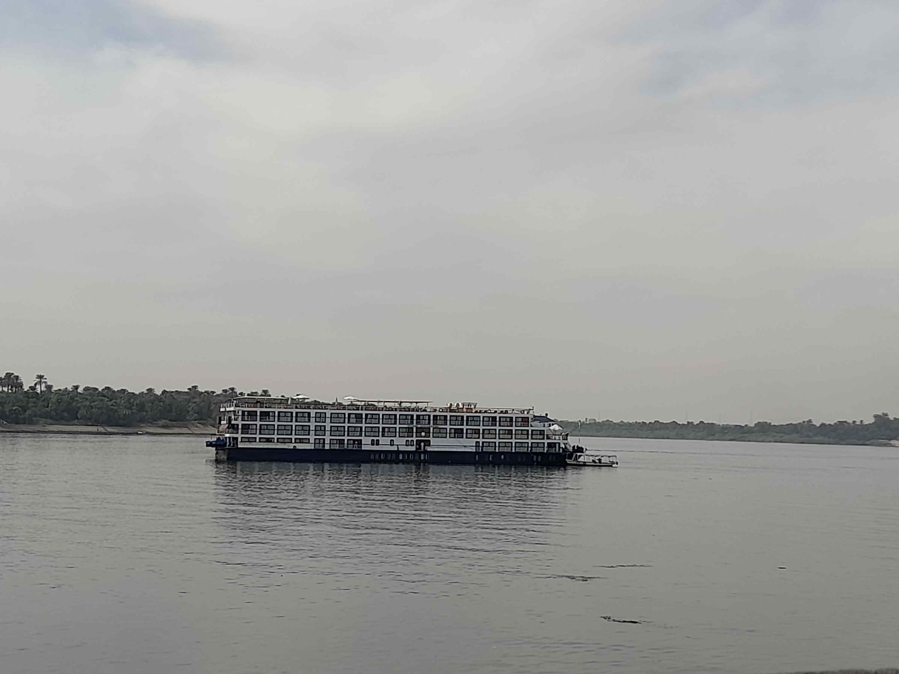 المركب وسط النيل