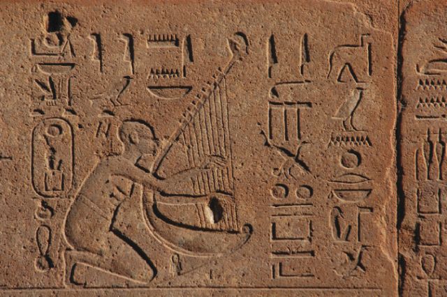استخدم نفس الالات الفرعونية التي كان يستخدمها الفراعنة