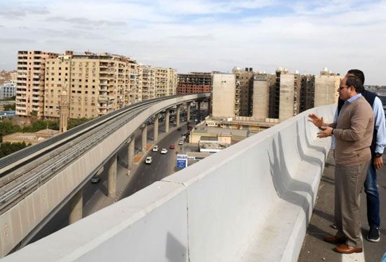 الرئيس السيسى يتفقد مشروعات شبكة الطرق الجديدة  والمحور الموازي لطريق القاهرة السويس  (15)
