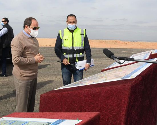 الرئيس السيسى يتفقد مشروعات شبكة الطرق الجديدة  والمحور الموازي لطريق القاهرة السويس  (2)