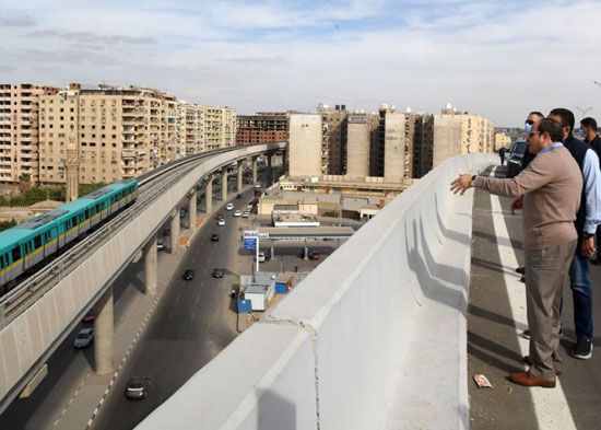 الرئيس السيسى يتفقد مشروعات شبكة الطرق الجديدة  والمحور الموازي لطريق القاهرة السويس  (10)