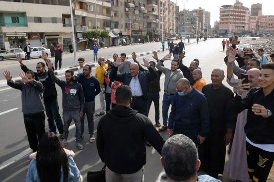 الرئيس السيسى يتفقد مشروعات شبكة الطرق الجديدة  والمحور الموازي لطريق القاهرة السويس  (17)